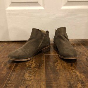 Steve Madden Beige Suede Booties